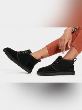 UGG Women’s Black Suede Lace Up Chukka Boots Minimal Wear